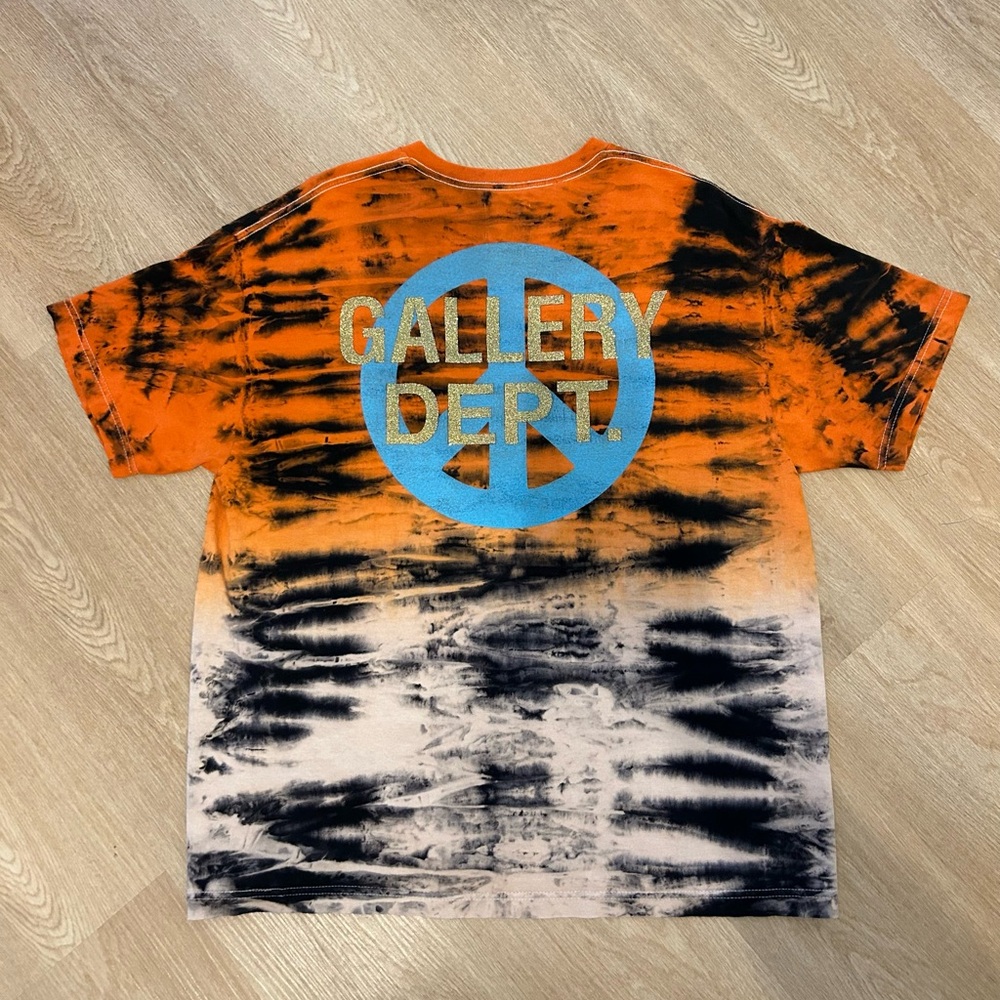 Gallery Dept. Size L Tee
